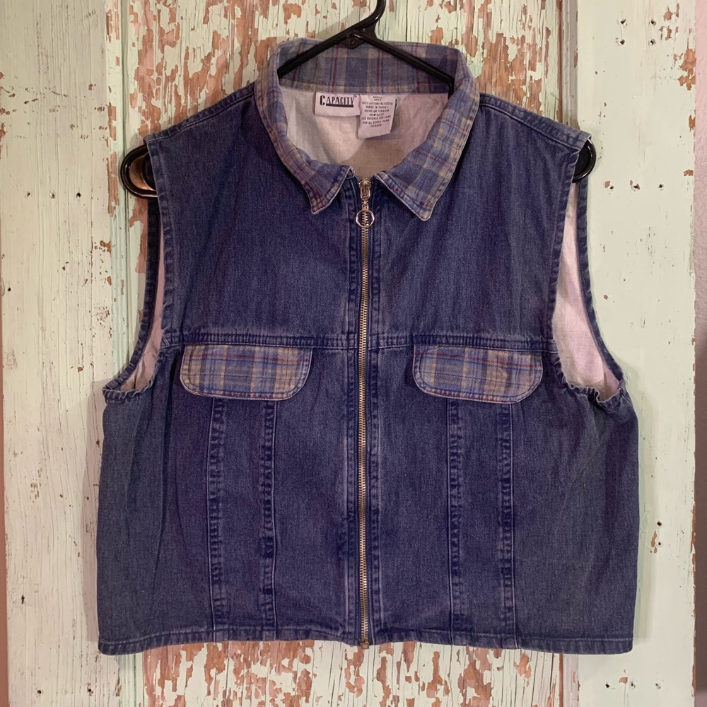 Women’s Capacity zip-up blue denim vest with pockets